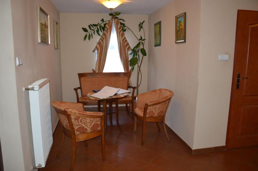 Hotel Jurajska Perla à Patnow Extérieur photo